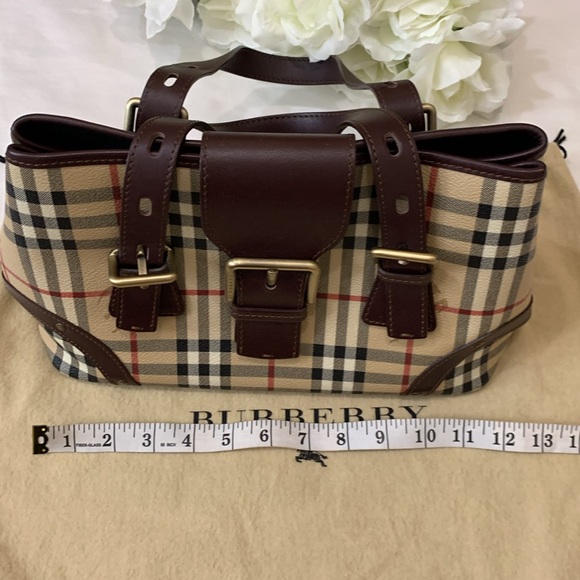 Almost Brand New Burberry bag - Picture 16 of 17